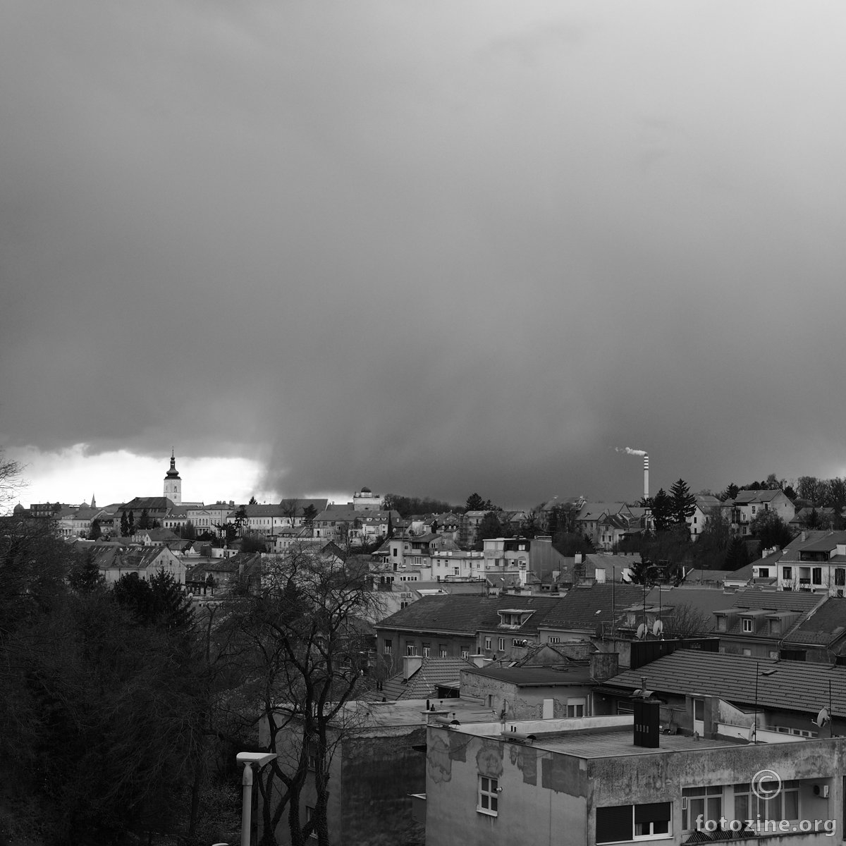 Bijelo i crno nad zagrebačkim krovovima