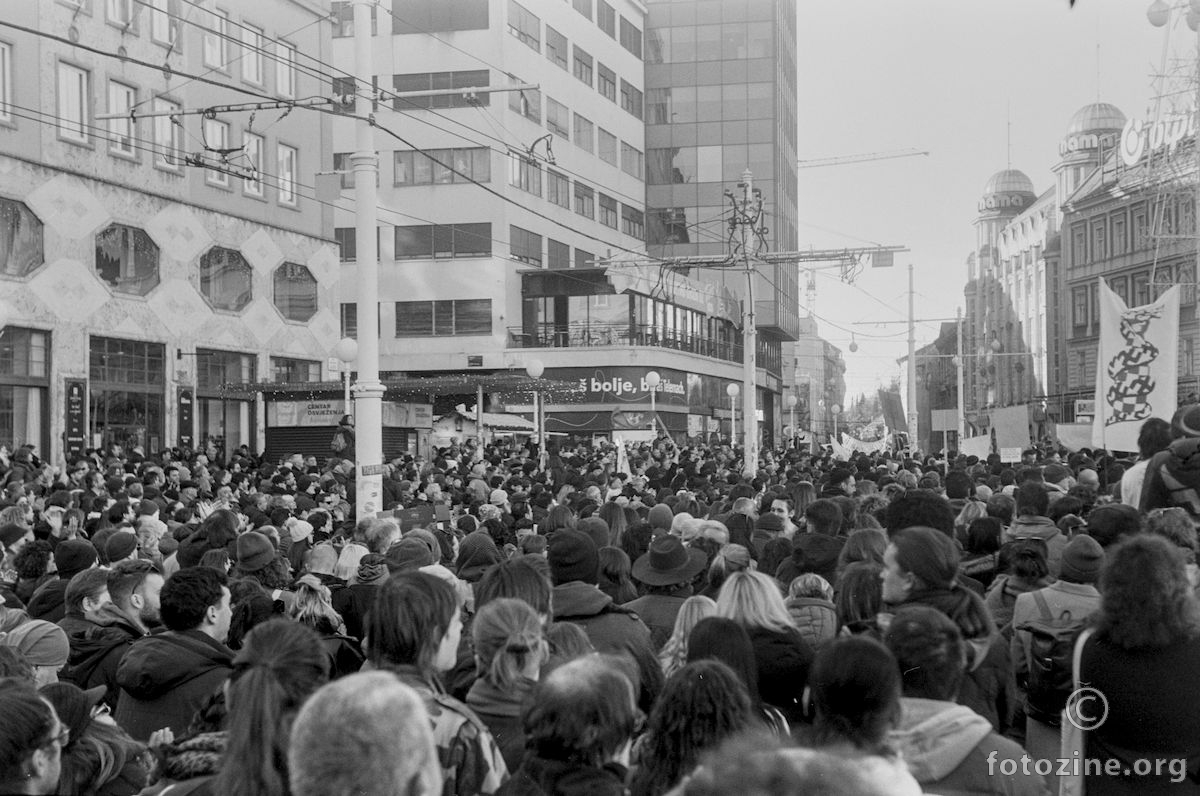 Jedni pale drugi gase