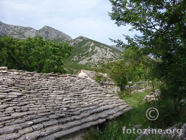 kameni krovovi