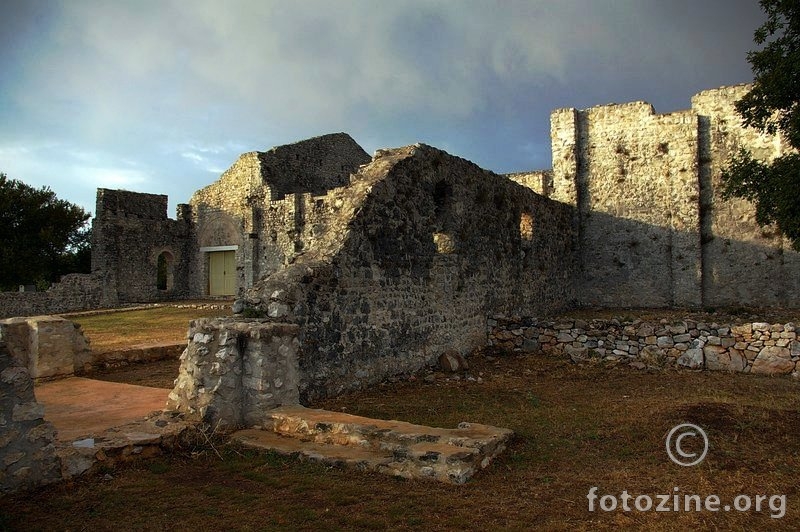 Samostan kraj Fulfiniuma