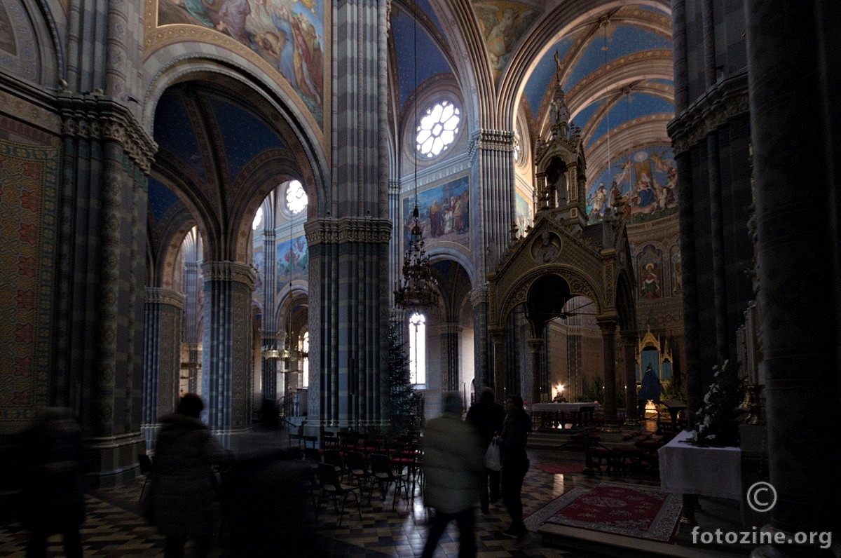 Unutrašnjost đakovačke katedrale