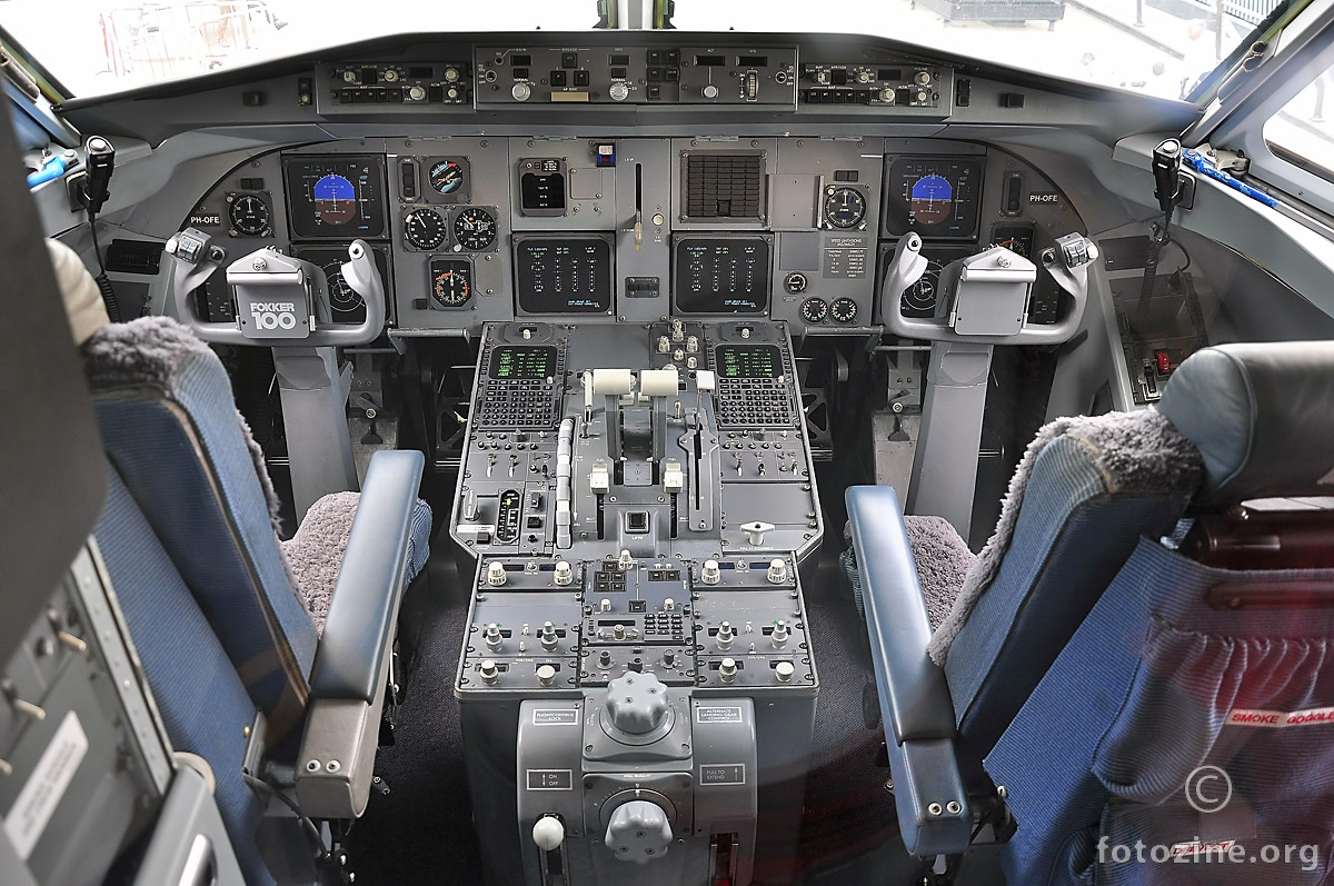 Fokker 100, cockpit