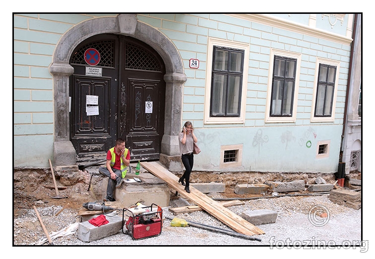 Radićeva, izlazak iz kuće...