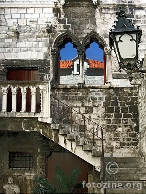 Dvor