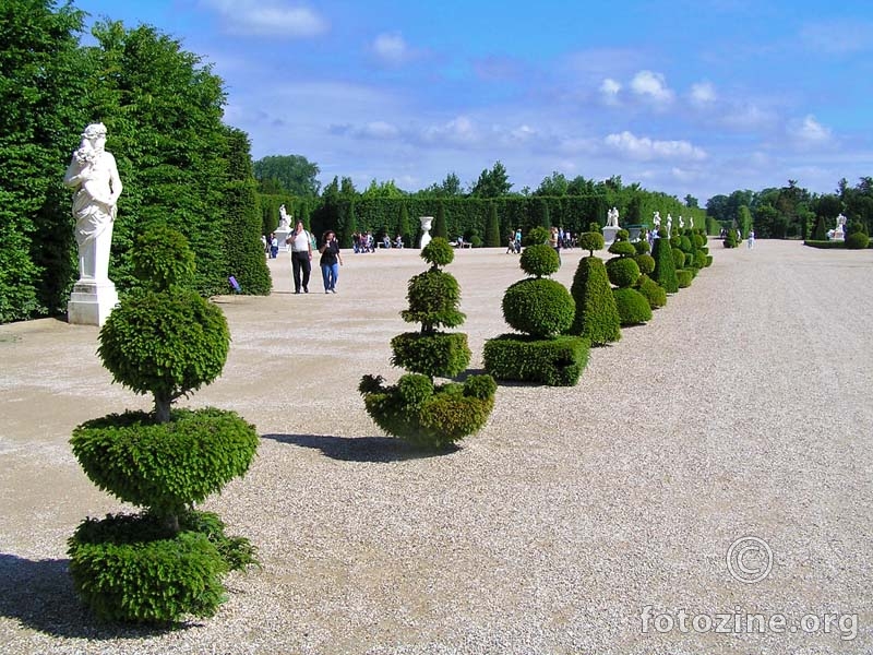 niz u dvorištu Versailles-a