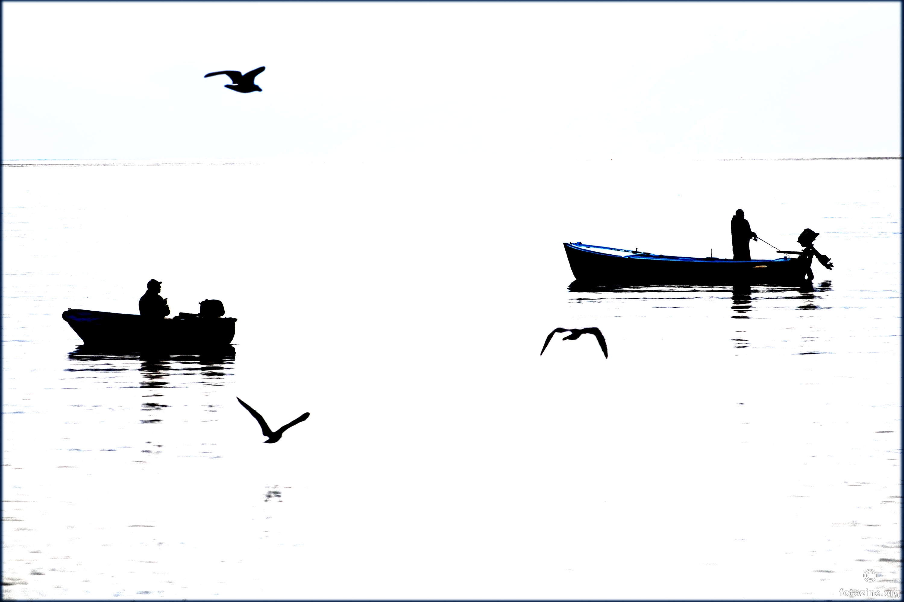 Fishermen are fishing fish... 