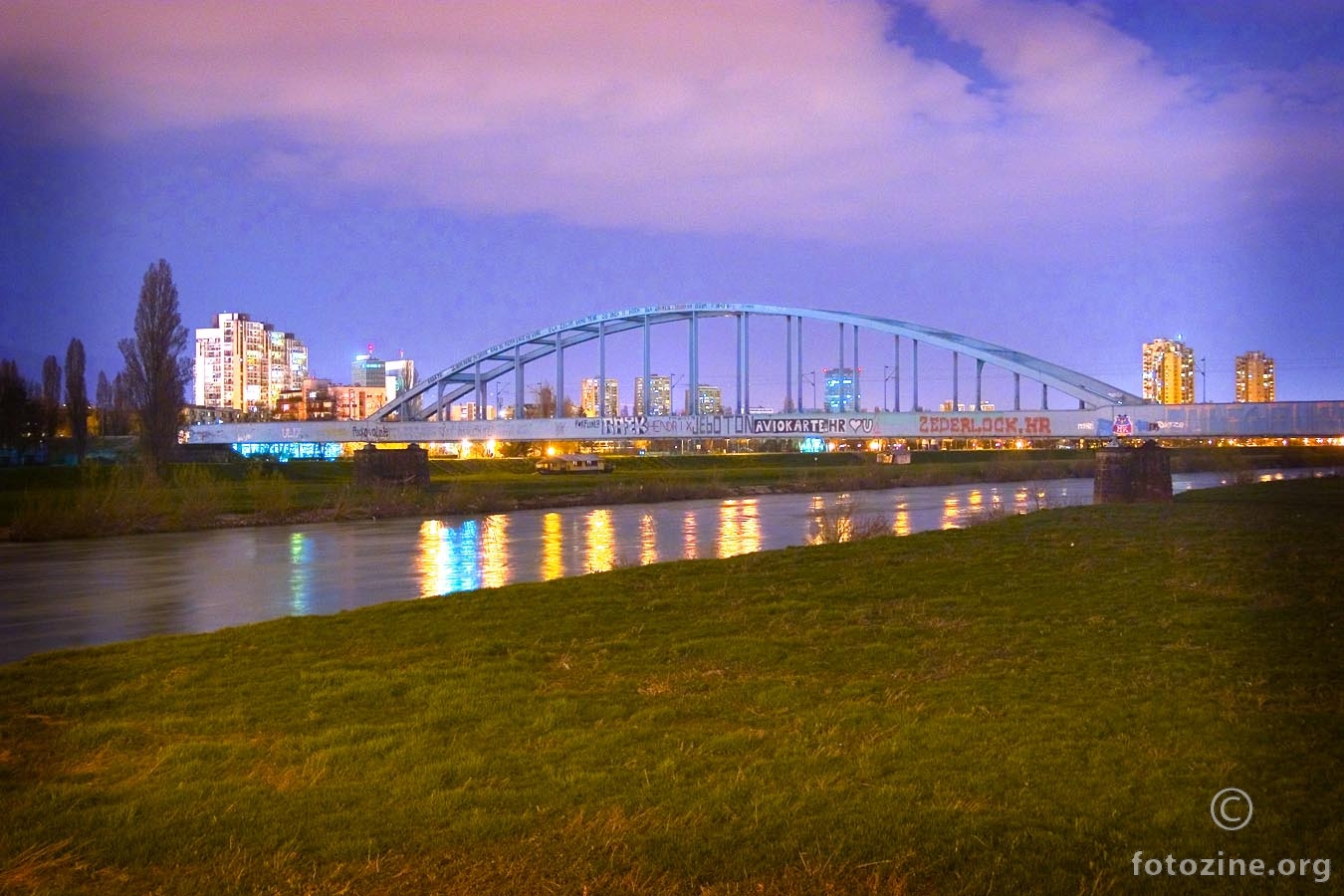 Zeljeznicki most po noci