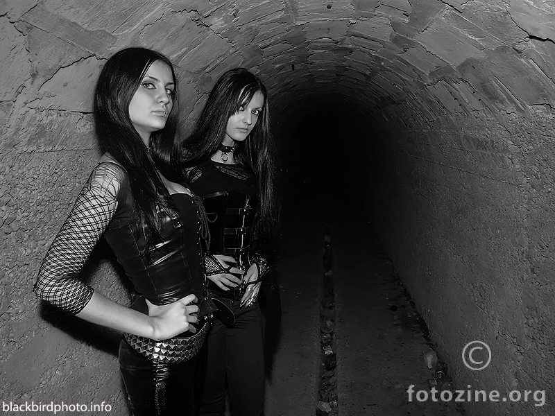 U tunelu usred mraka...