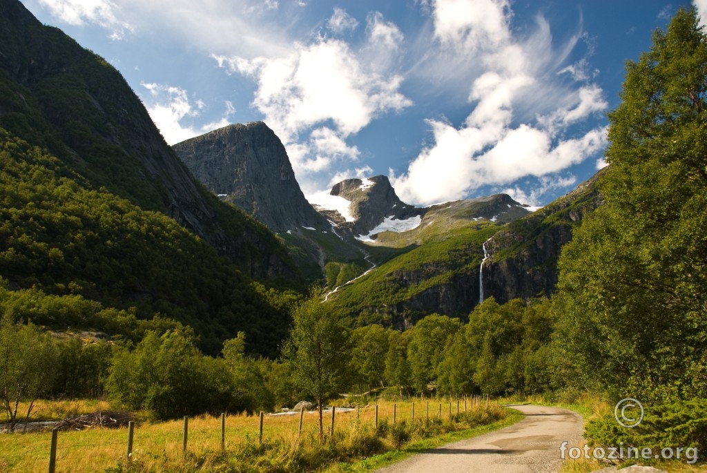 Briksdalenbreen glečer, pogled na kontra stranu, Norveška