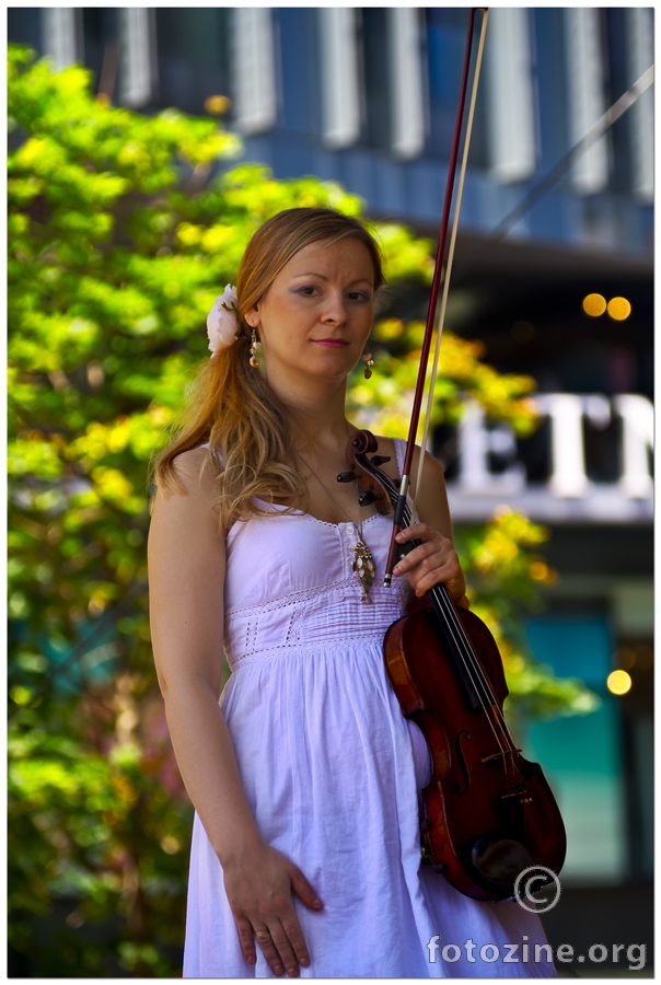 Djevojka sa violinom