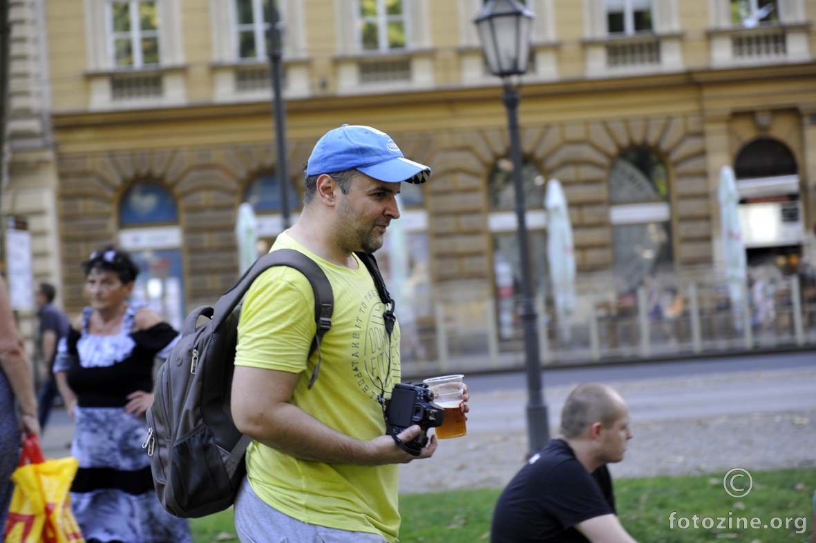 roki977 , pazi da pivom ne zaliješ fotoaparat