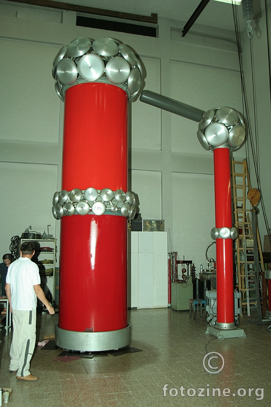 Ispitni generator, 750 kV, 50 Hz.