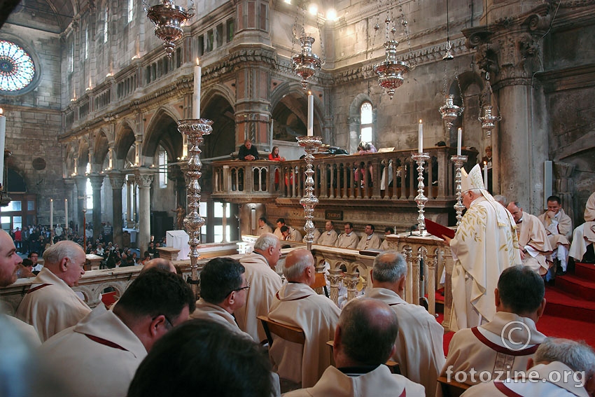 misa posvete ulja u šibenskoj katedrali A.D. 2009.