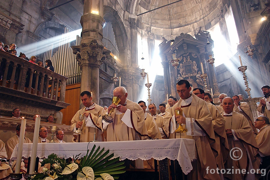 misa posvete ulja u šibenskoj katedrali A.D. 2010