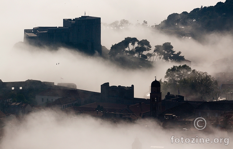 Magla u Gradu