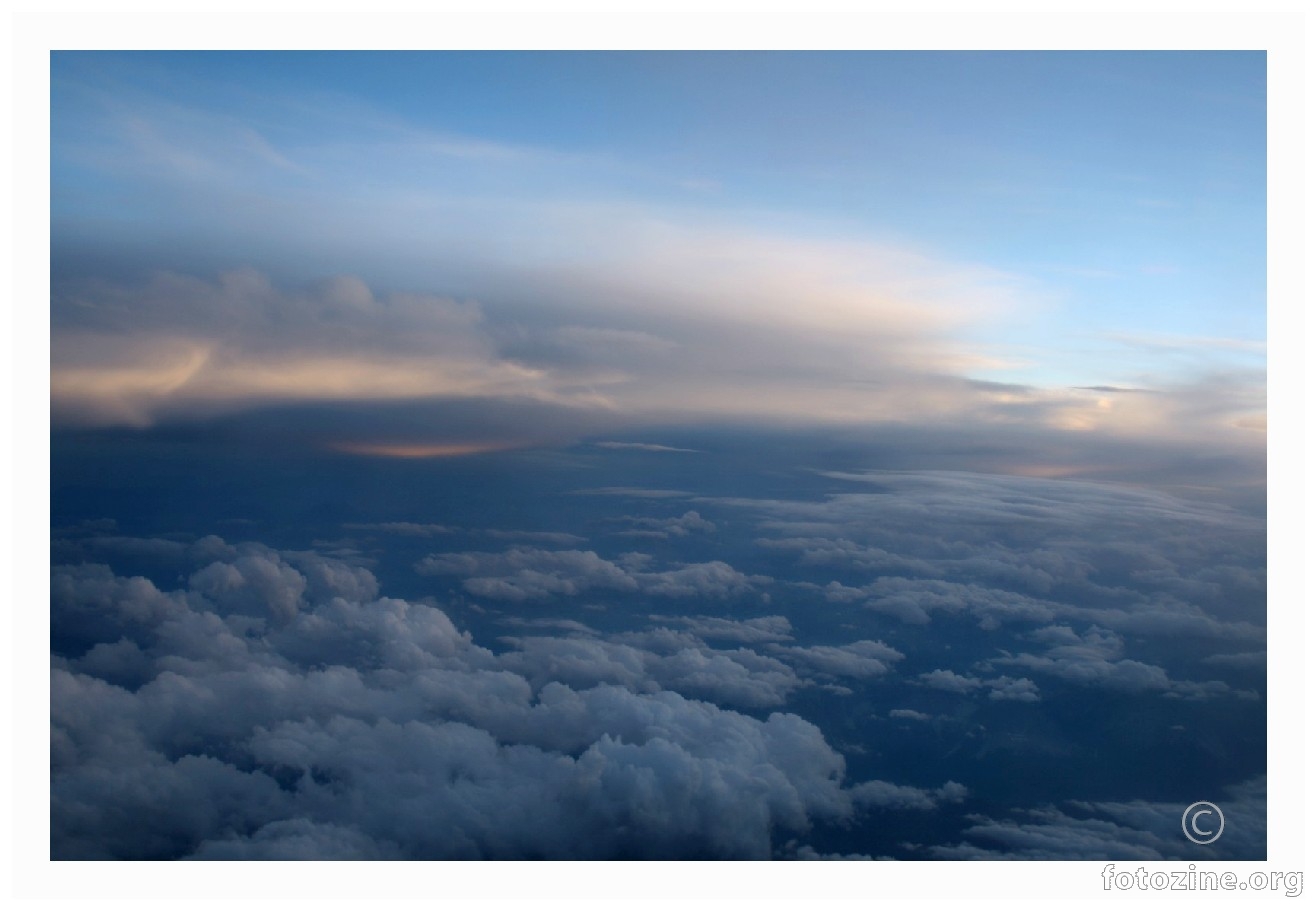 ...let iznad oblaka