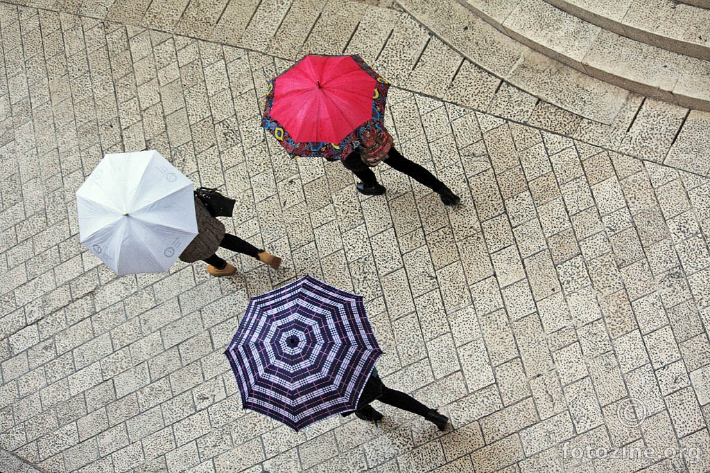 ispod tri ombrele