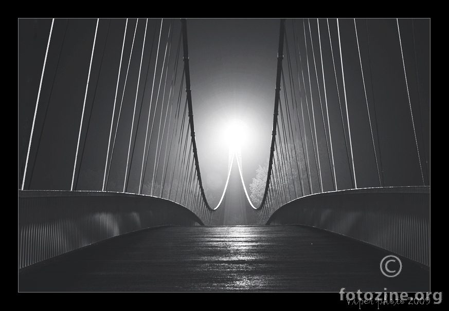 svjetlo na kraju mosta