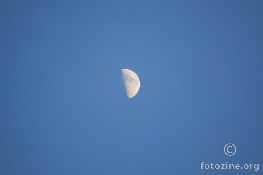 Plavo nebo i mjesec