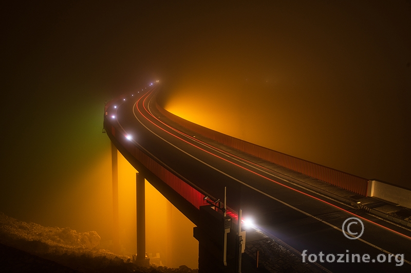 Maslenički most u magli