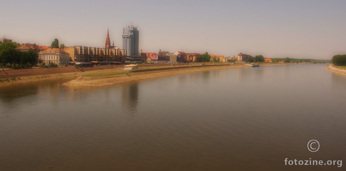 Panorama Osijeka s pjesackog mosta