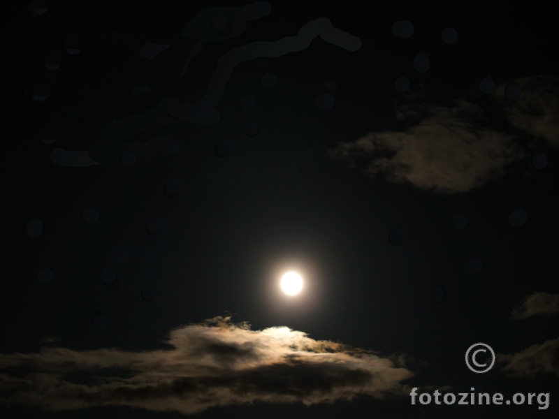 Mjesec i oblaci