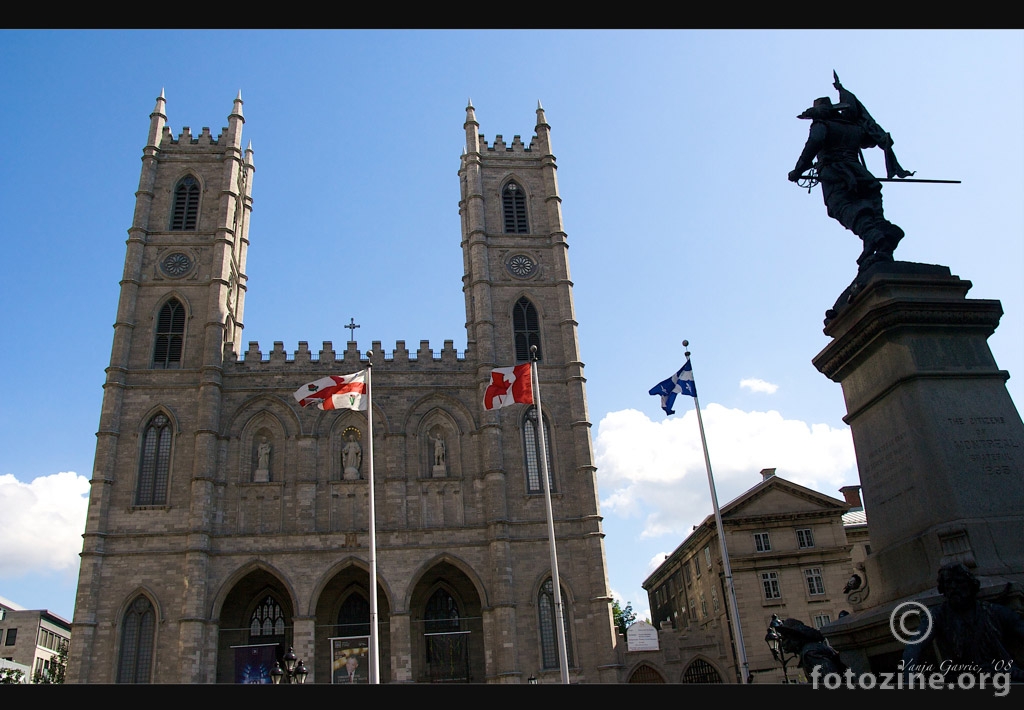Basilique Notre-Dame de Montréal sa Place D’Armes Square