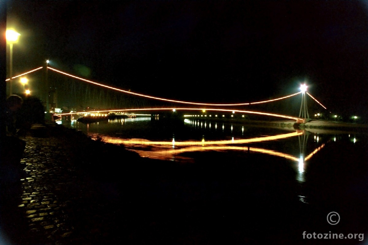 Most noću