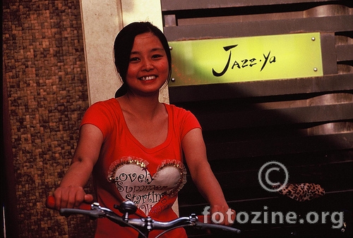 konobarica iz Jazz-ya bara,peking,2008.