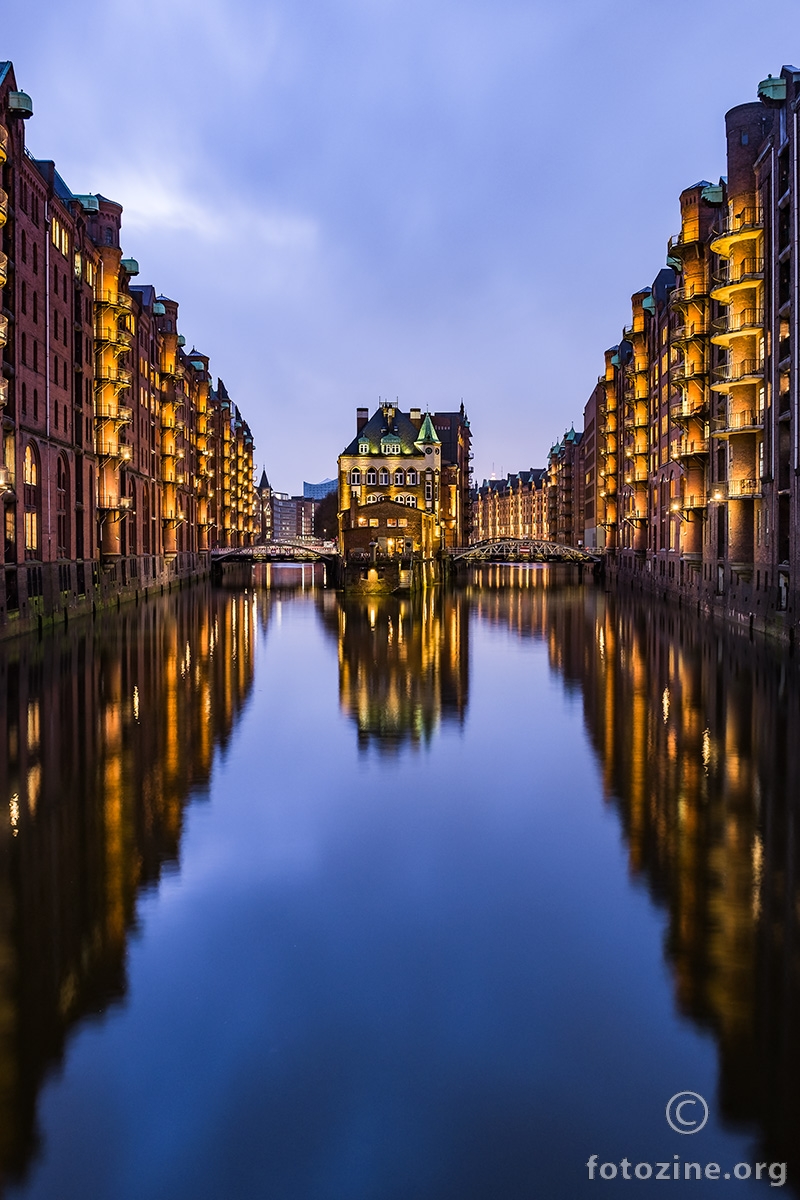 Hamburg Reflection - Hflection