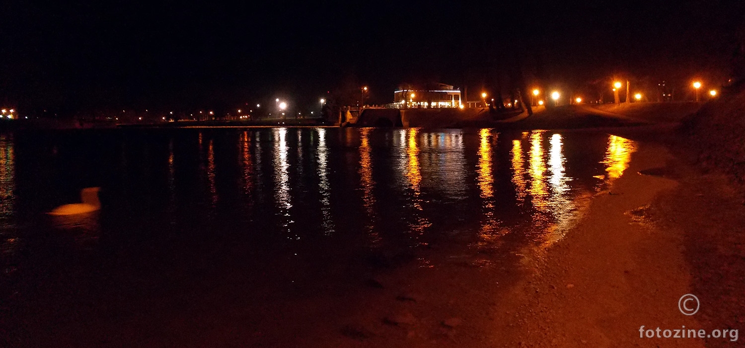 Karlovacka playa by night