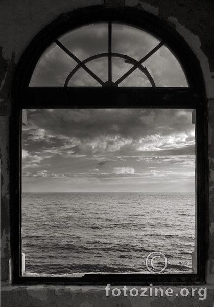 prozor i more
