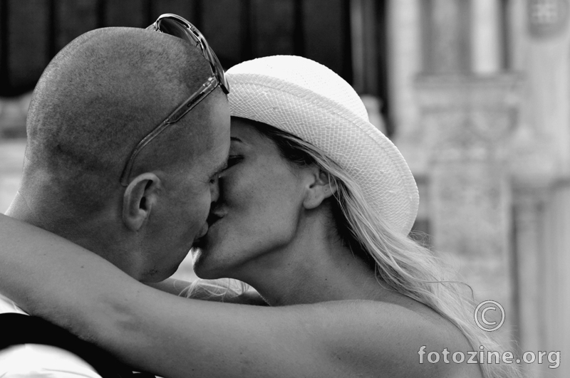 Venecijanski poljubac.