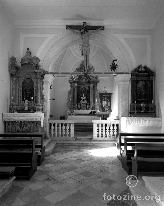 Unutrašnjost Crkkve Sv. Jelene Križarice u Šepurinama..