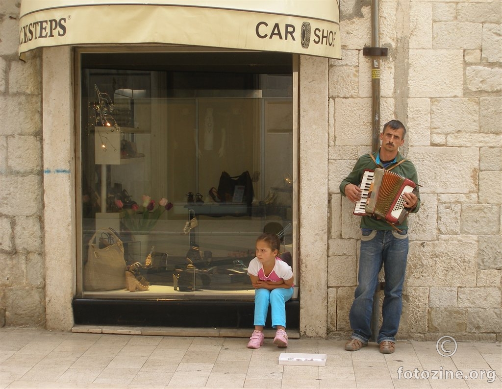 na mlađima svit ostaje