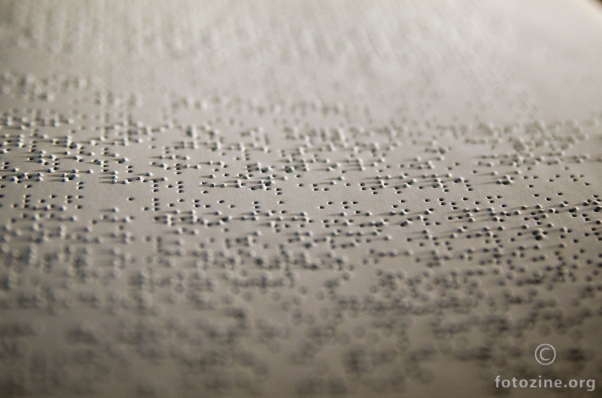 Biblija na točkastom reljefnom pismu za slijepe, tzv. Brailleovom pismu
