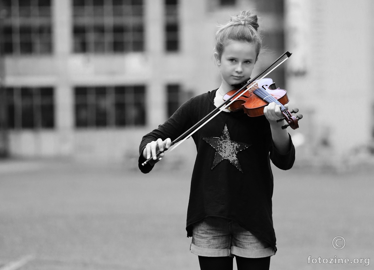 djevojcica s violinom