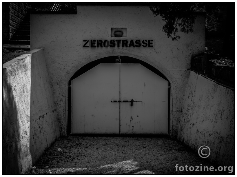 ..nekad je bolje ostati ispred vrata...