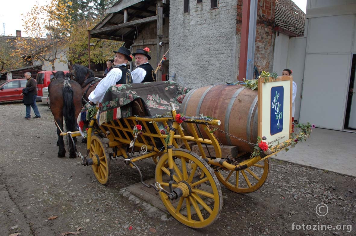 bačvica s našim vinom