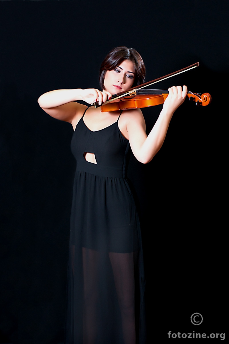 Girl with violin_1
