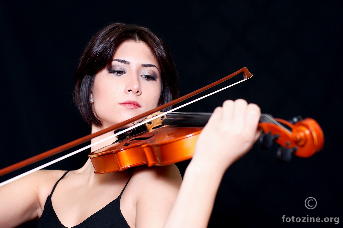 Girl with violin_2