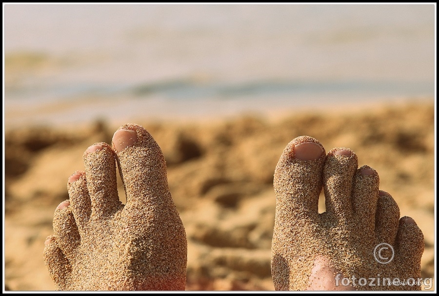 noge u pijesku ..