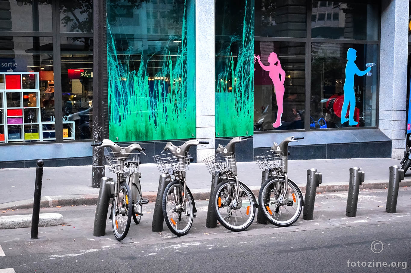 rent a bike Champ de Mars -Paris