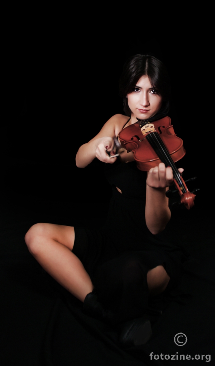 Dama s violinom