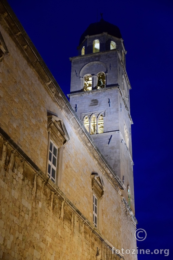 Zvonik u plavom