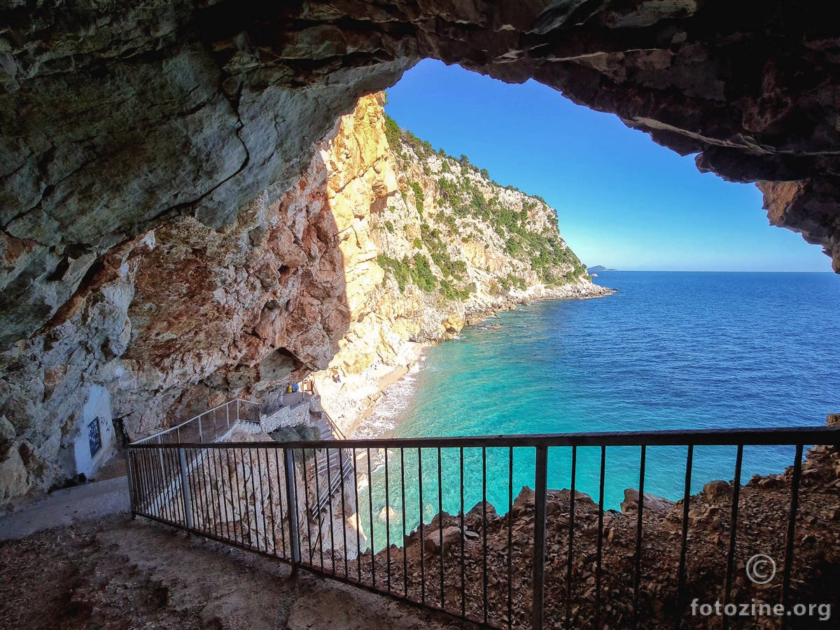 Kroz tunel na plažu