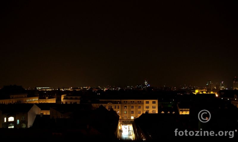 dolje na ulici koraci u tami mozgovne vijuge secu svoje pse