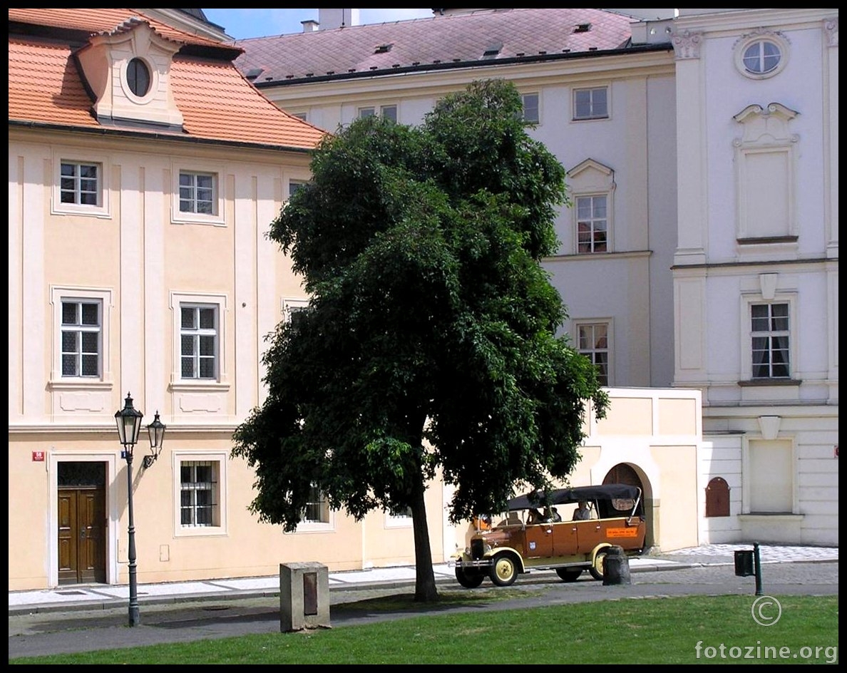 Staro dvorište